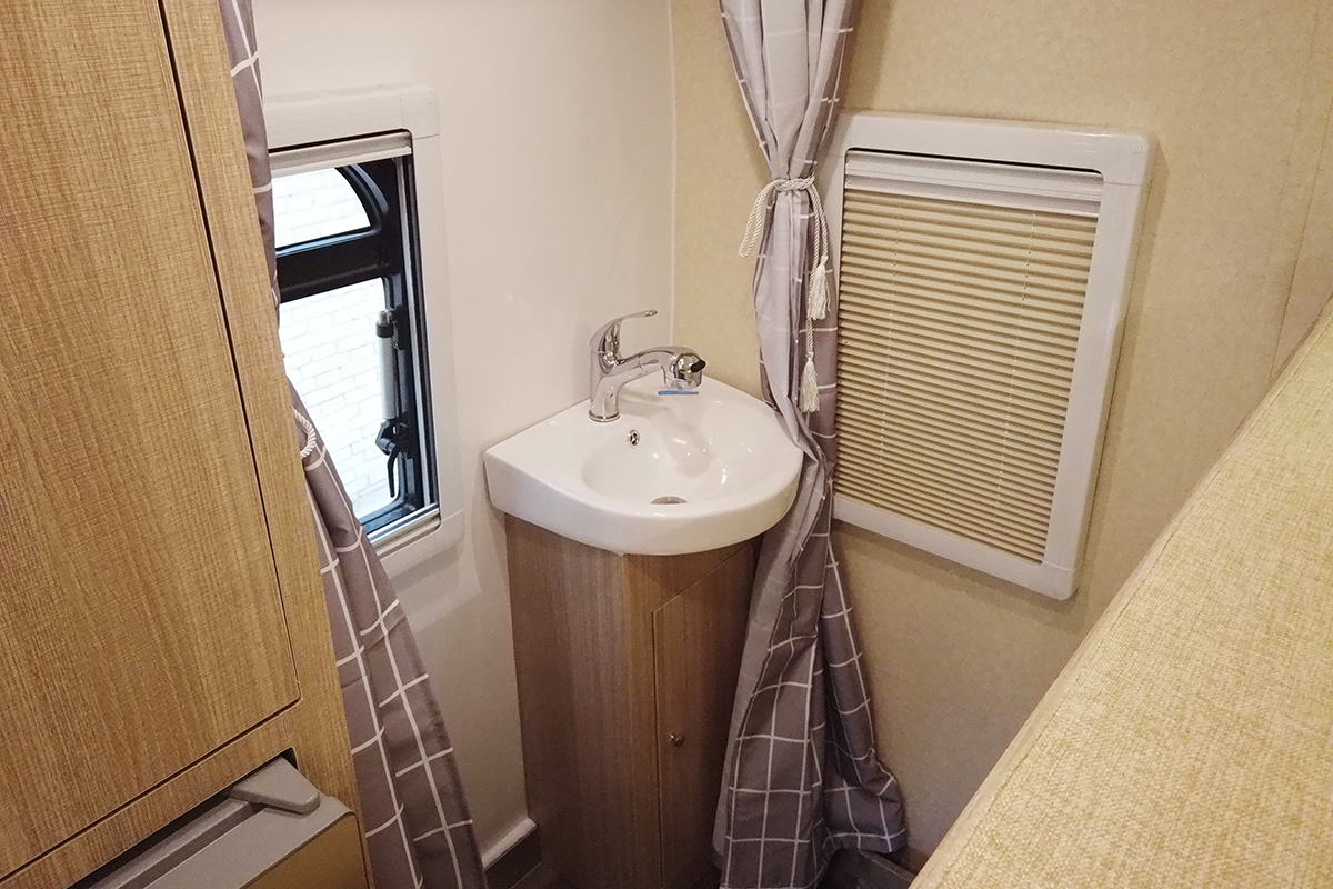 c型新飞祥菱小房车介绍,新飞祥菱经典四座版房车