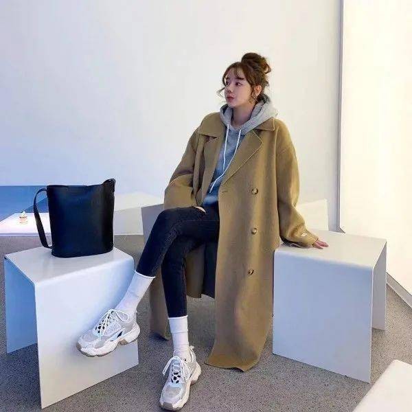 非常流行的鲨鱼裤穿法,鲨鱼裤搭配什么样子的老爹鞋