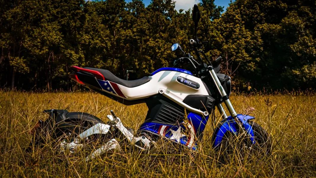 黑科技的电摩MIKUSuper：汽车级锂电双芯双动力指纹解锁