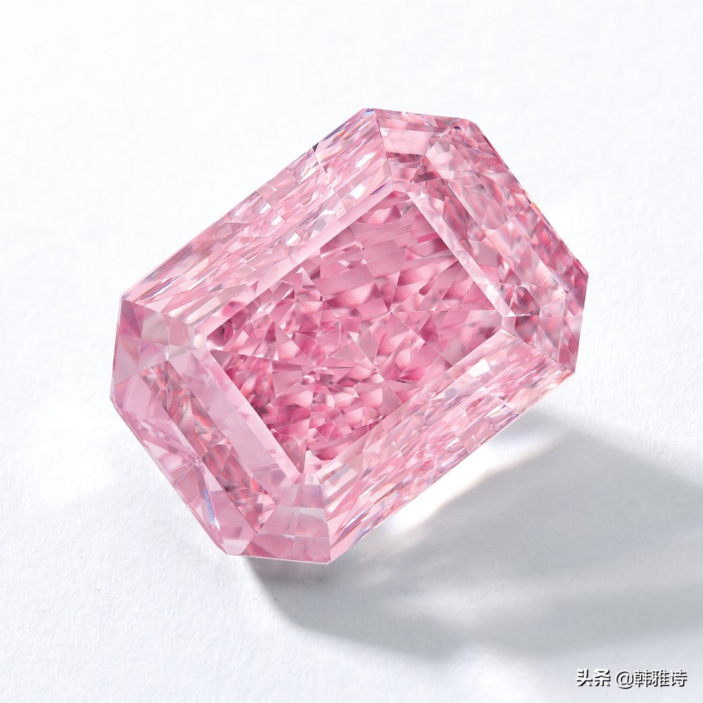 10.64ct紫粉色钻石在香港珠宝秋拍最终以1.56亿港币成交