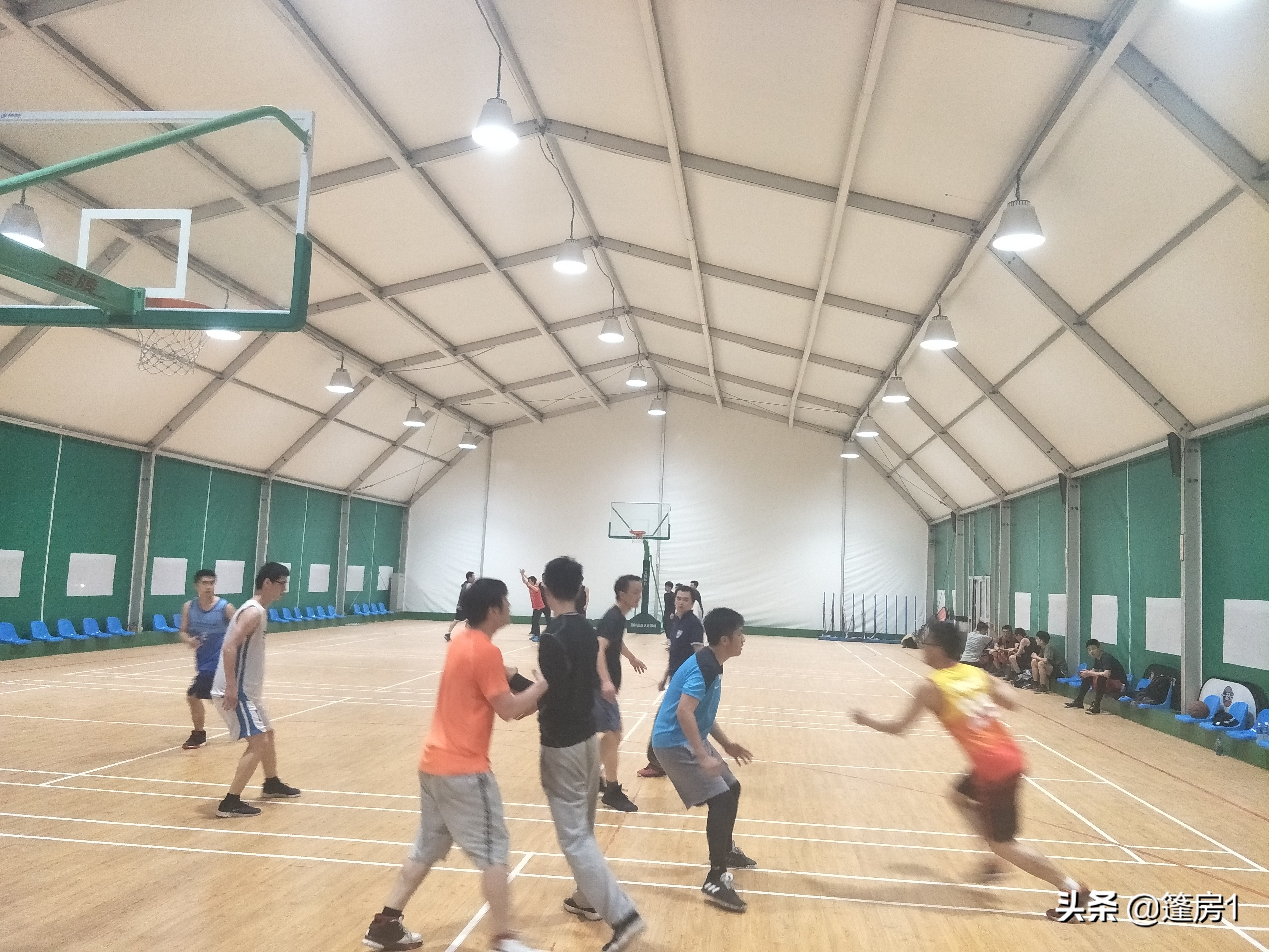 可以露天又可以室内的篮球馆,浦东哪里有比较大的室内篮球馆