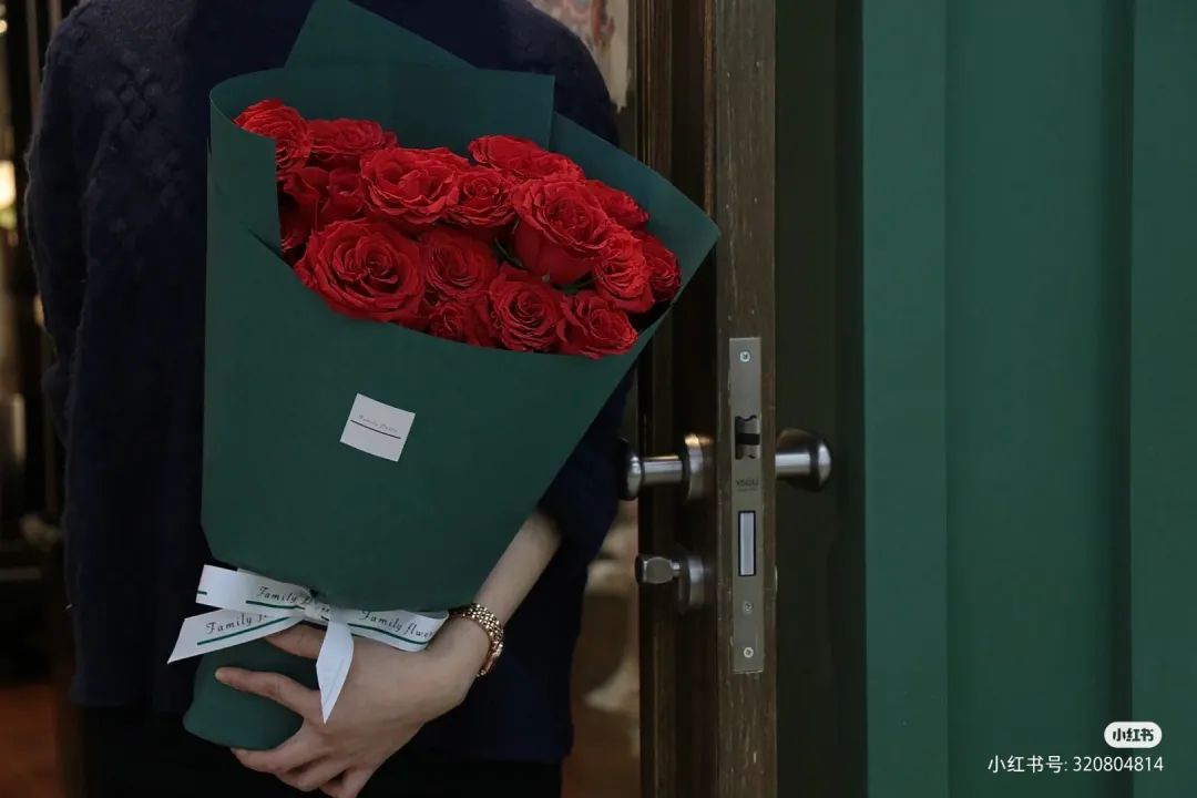 经典玫瑰鲜花,99朵玫瑰花束网红款