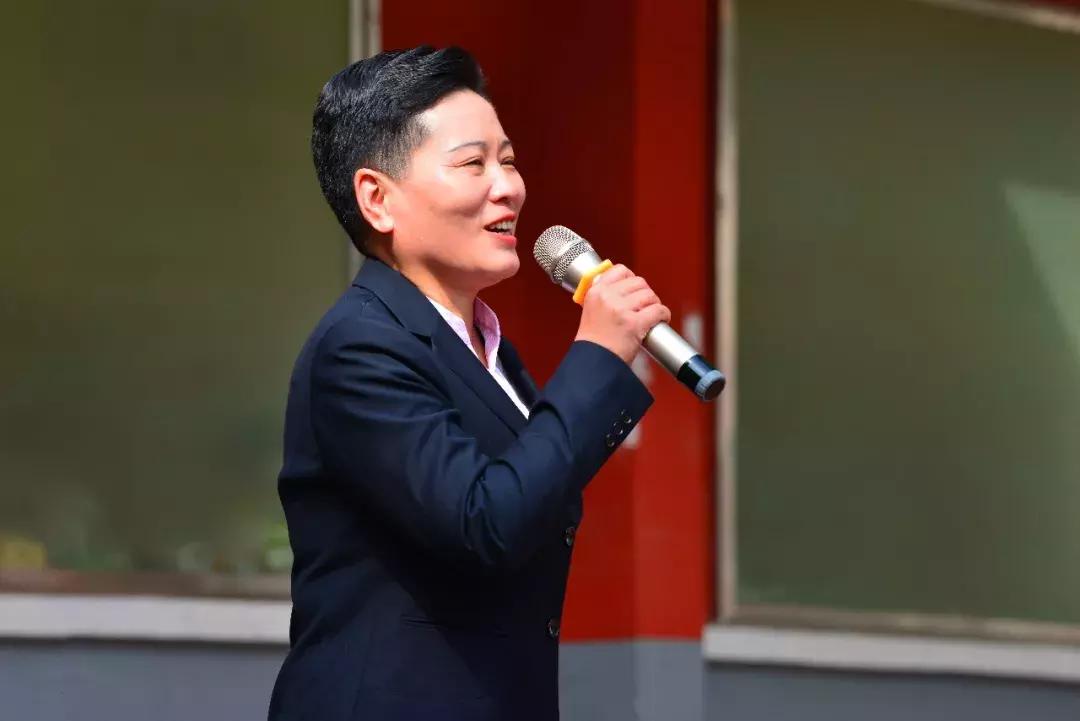 绿茵草地挥斥方遒阳光体育梦圆今朝