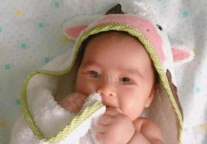 宝宝爱啃拖鞋,宝宝老是啃鞋子啥的正常吗