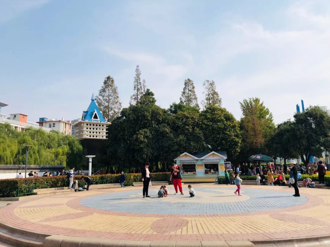 济南泉城路最新变化,济南泉城路限时步行吗