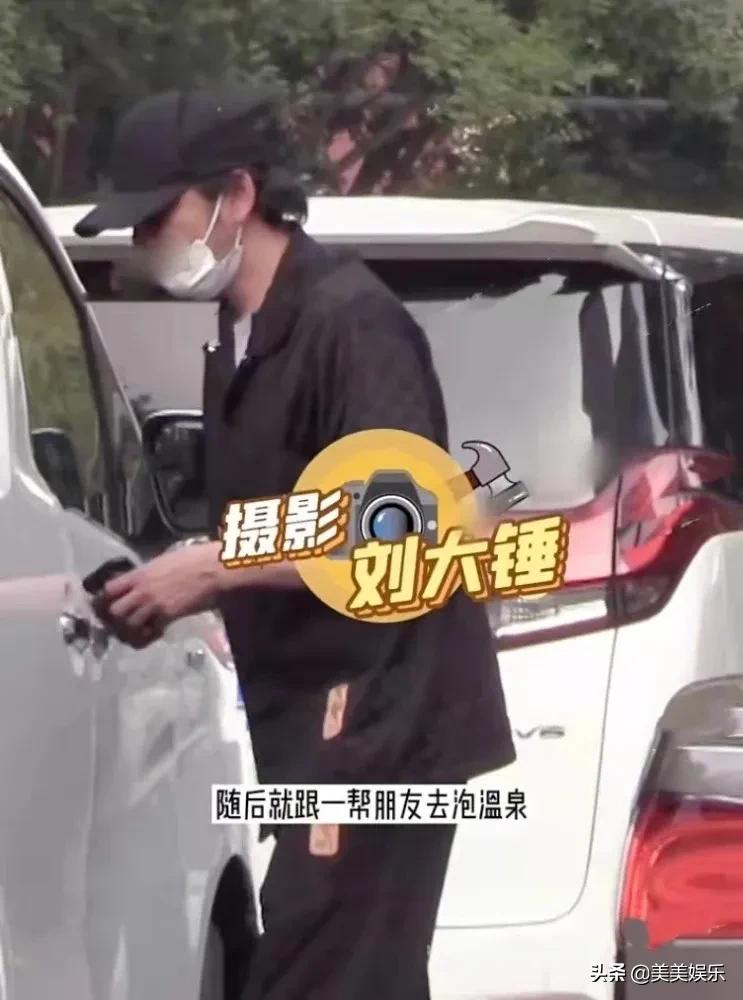 杨烁被曝酒店密会,杨烁深夜和女子一同回女方家