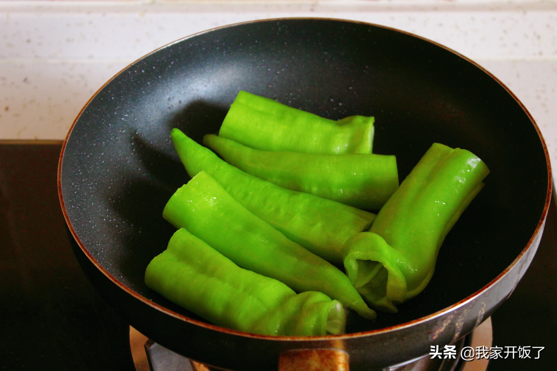 擂辣椒皮蛋入味,擂辣椒皮蛋拌饭辣不辣