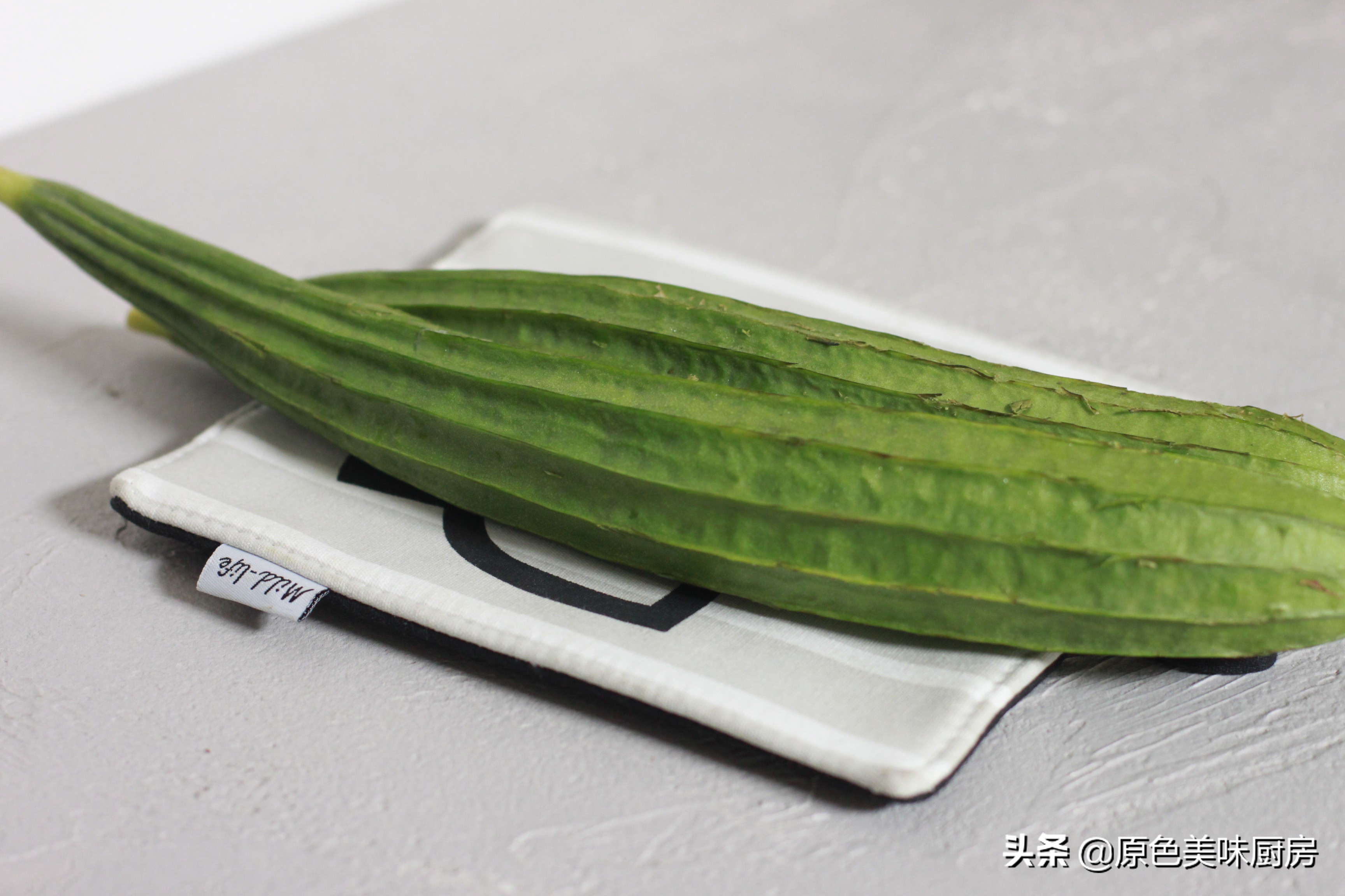 丝瓜可以不去皮吃吗,丝瓜要不要挖