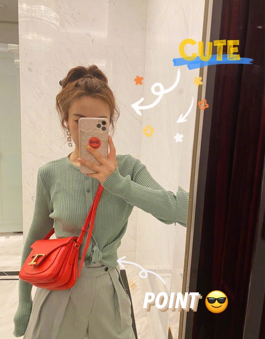 吴昕越来越美了复古开衫搭老爹裤,吴昕浅蓝色西装领连体裤