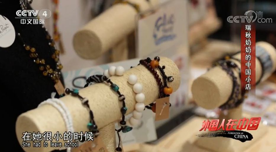 七十多岁的老奶奶为孙子赚钱救命,奶奶坚持40年帮困难老人