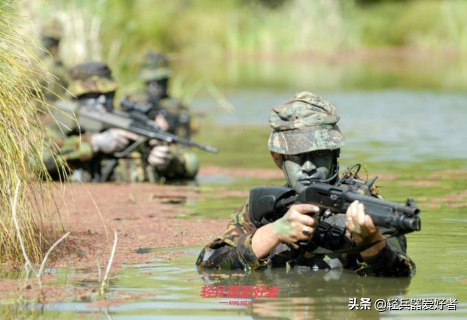 喝啤酒玩橄榄、无论军衔直呼其名，他们却是澳大利亚的精锐力量