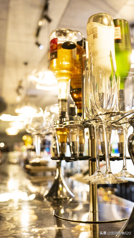 探秘国内首家足球酒店，满眼是足球，美食“跑鞋”装