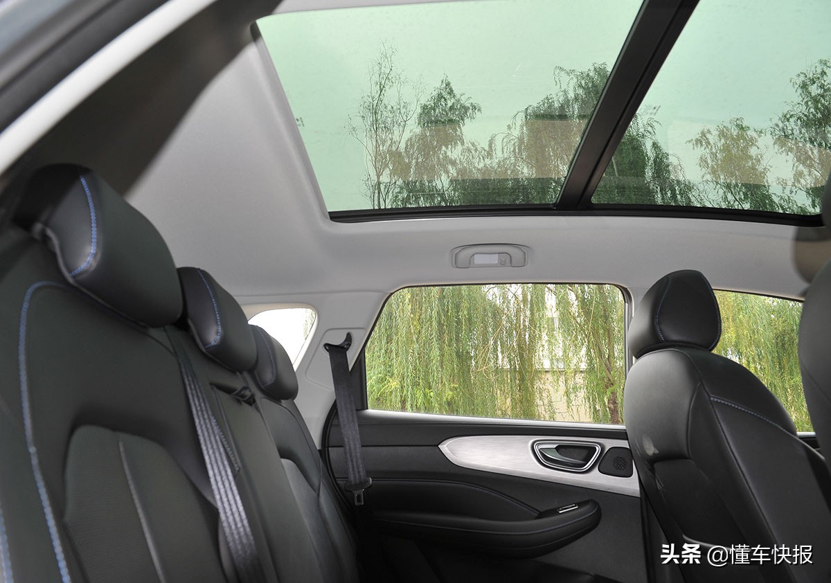 新款suv全新荣威rx5plus,体验感和颜值很高的车