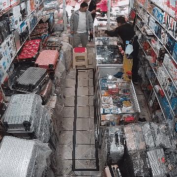 向对面出租屋射了一箭：80后妈妈王莹在城中村的实验艺术