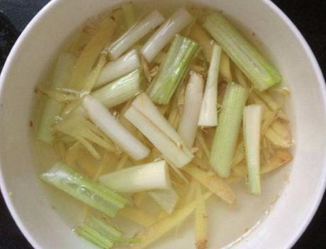 教你红烧狮子头的做法调馅是关键,一步一步教你如何烹饪红烧狮子头