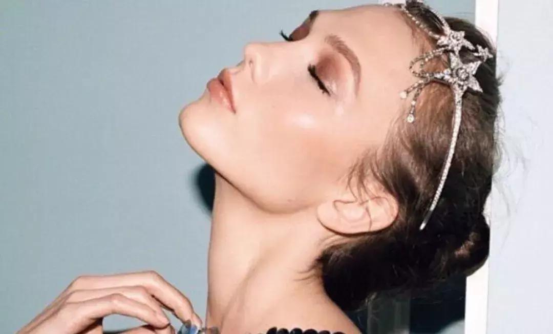 发朋友圈的女人高情商,高级的女人朋友圈应该发什么