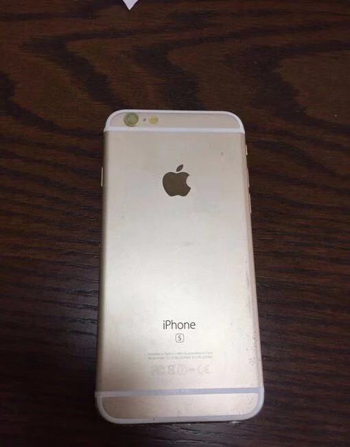 牛人觉得iphone手机颜色不好看于是把后面的漆给磨掉了