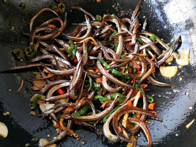 老妈味道松鼠鱼,香辣小鱼干酥脆