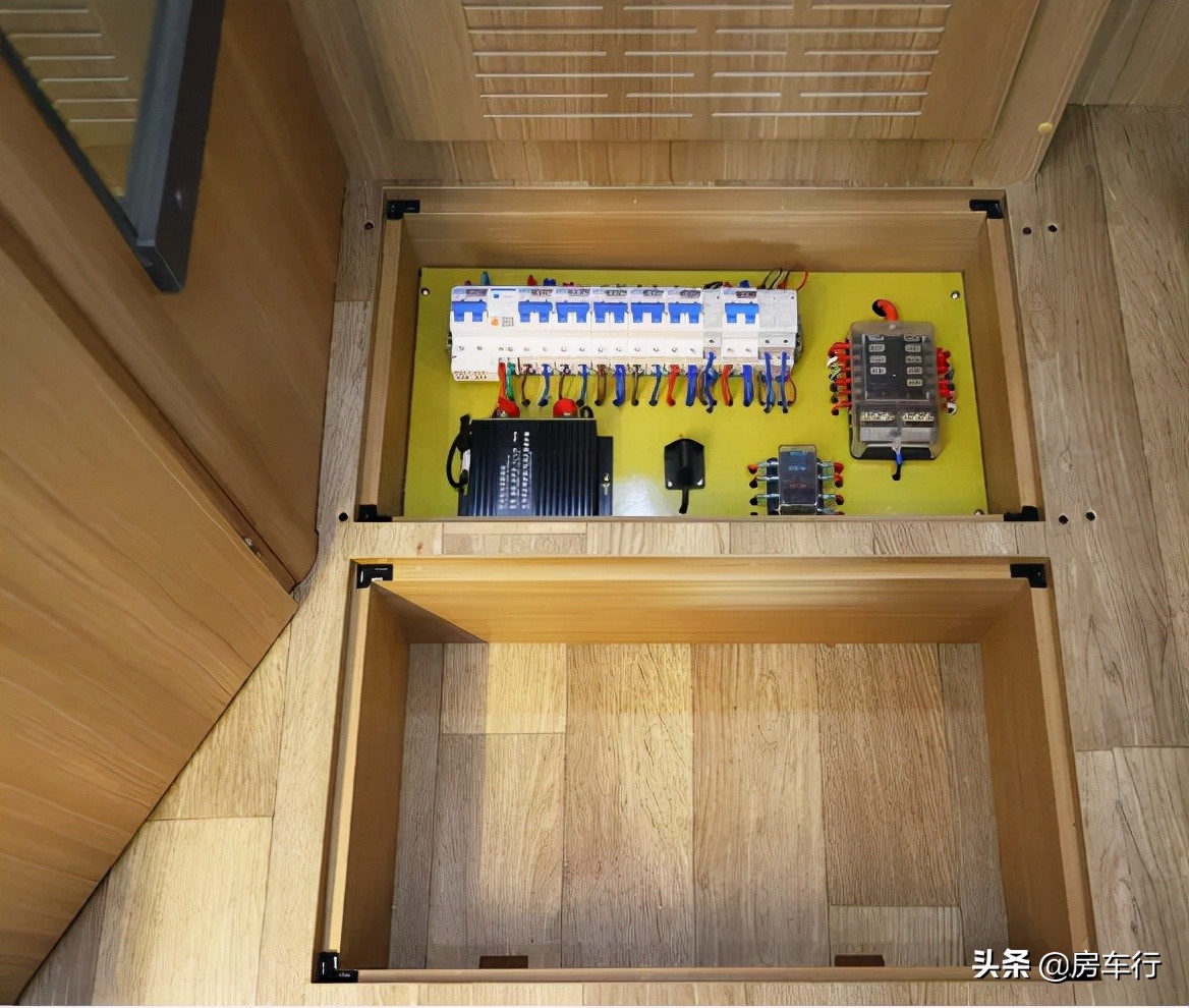 新款依维柯四驱6座,依维柯四驱六座新款