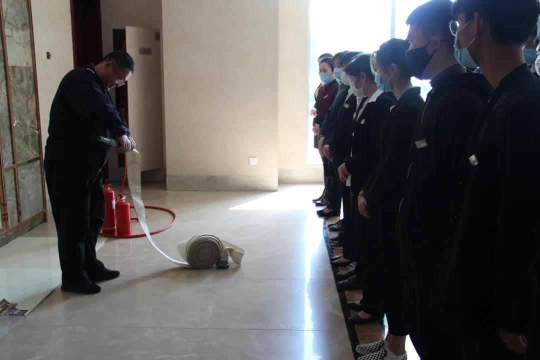 龙冈大酒店开展消防演练，传递安全“正能量”！