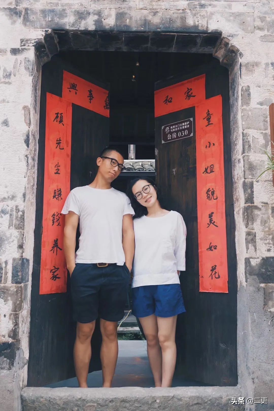 相识27天闪婚，这对逃离大城市的小夫妻，实现“面包爱情”双丰收