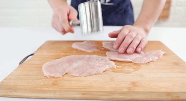 在家自制香酥炸鸡排，金黄酥脆，外酥里嫩，比吃肯德基还过瘾