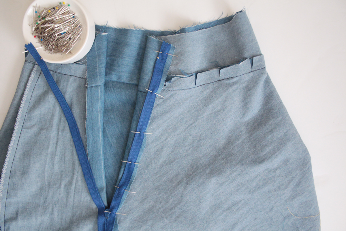 怎么把裙子后面的拉链改成绑带,裙子侧边怎么装拉链最简单方法
