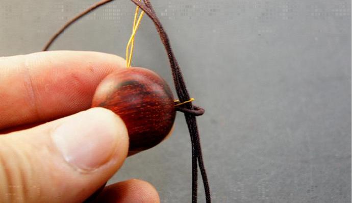 佛珠手链三通穿法及吉祥结编法,橡皮筋佛珠三通的穿法慢步骤