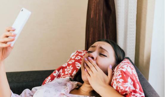 睡一觉起来嘴巴中风了,嘴歪是面瘫还是中风的原因