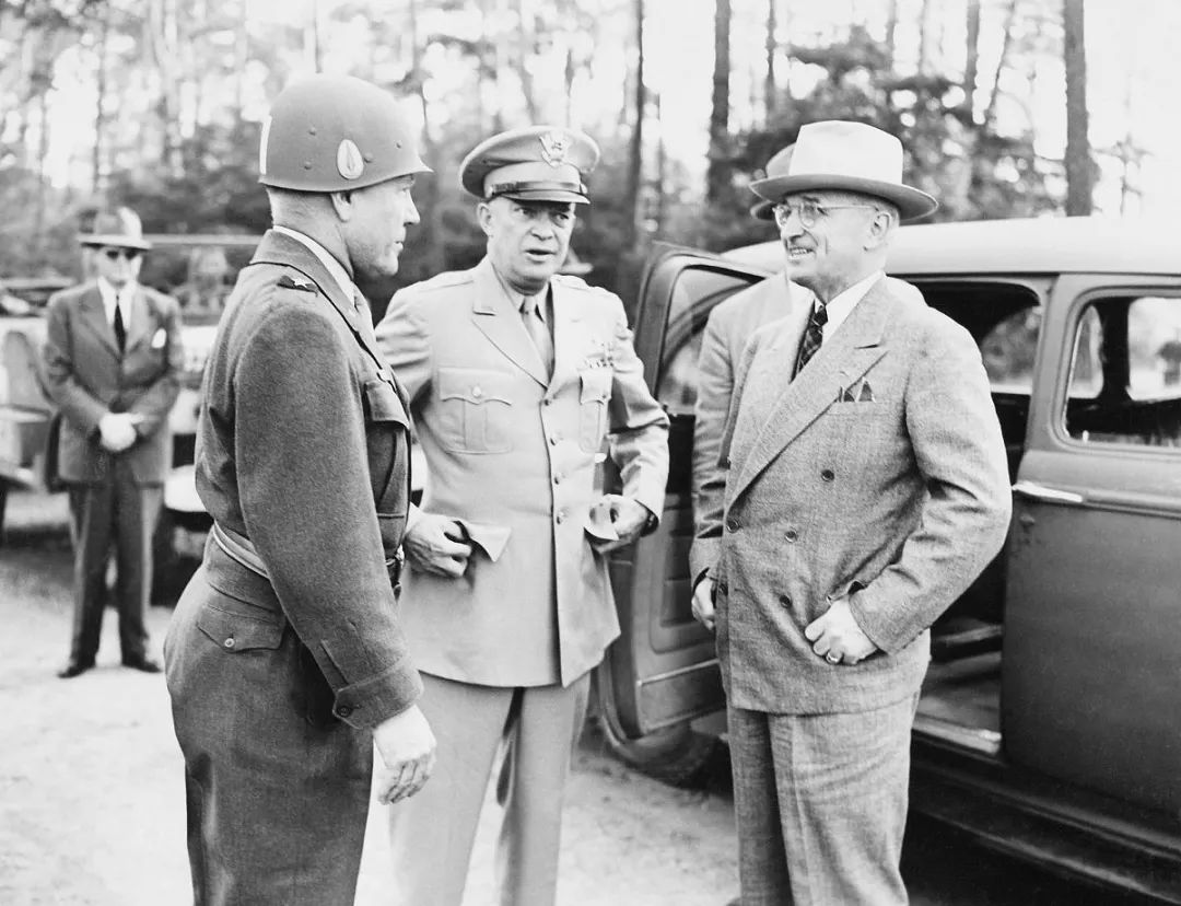 历史上的今天——1890年10月14日，美国五星上将艾森豪威尔出生