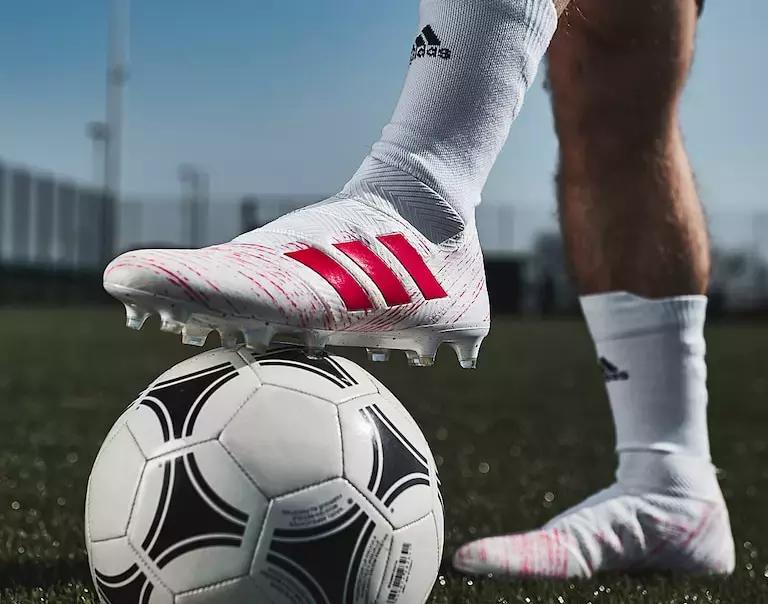 adidas足球鞋新配色,adidas短跑钉鞋