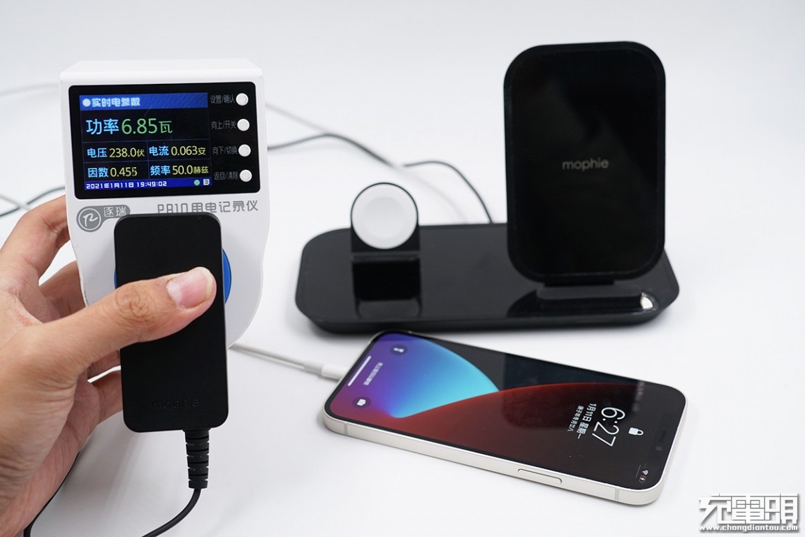 mophie二合一无线充电底座,mophie推出四合一无线充电器