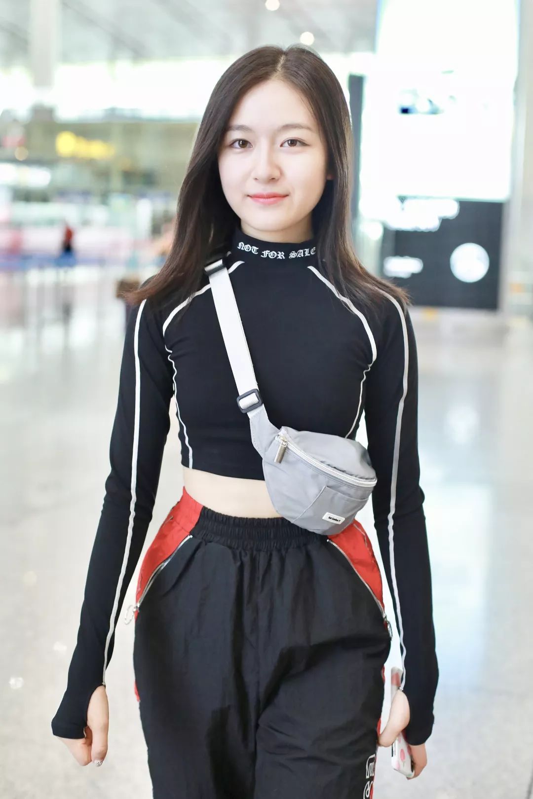 今年最火的斜挎腰包,腰包该怎么搭配