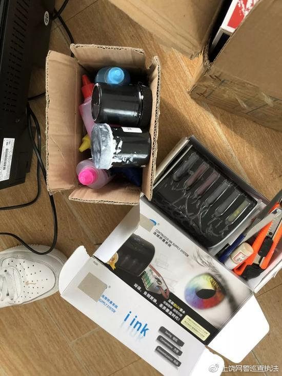 一男子在家伪造假币被抓,安徽男子出租屋骗婚被捕