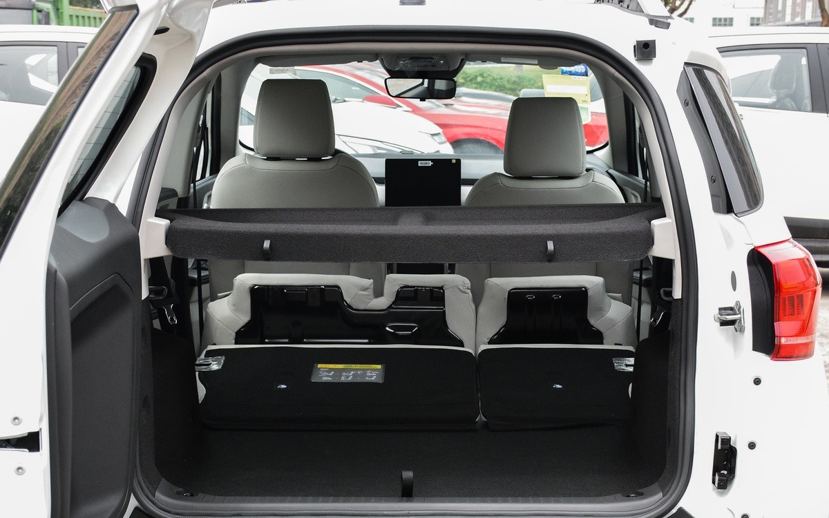 比亚迪未售最高端三十万纯电动suv,比亚迪新款纯电suv