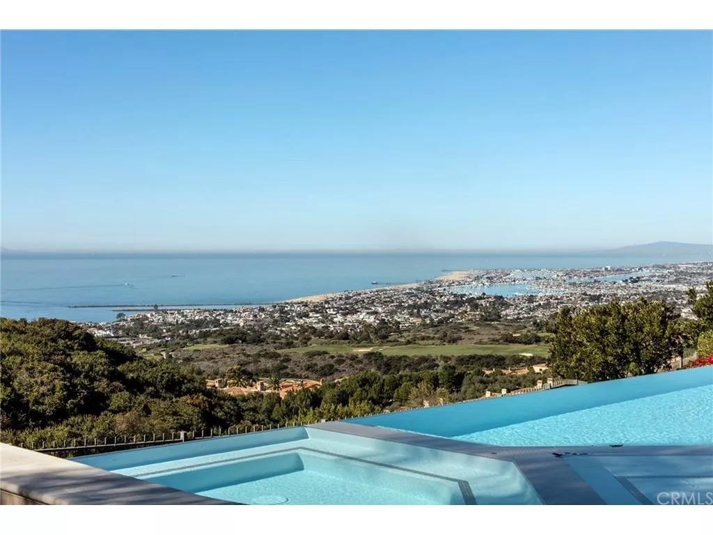 开车进故宫空姐被扒！溥仪都要买票，特朗普也须步行，你凭啥？