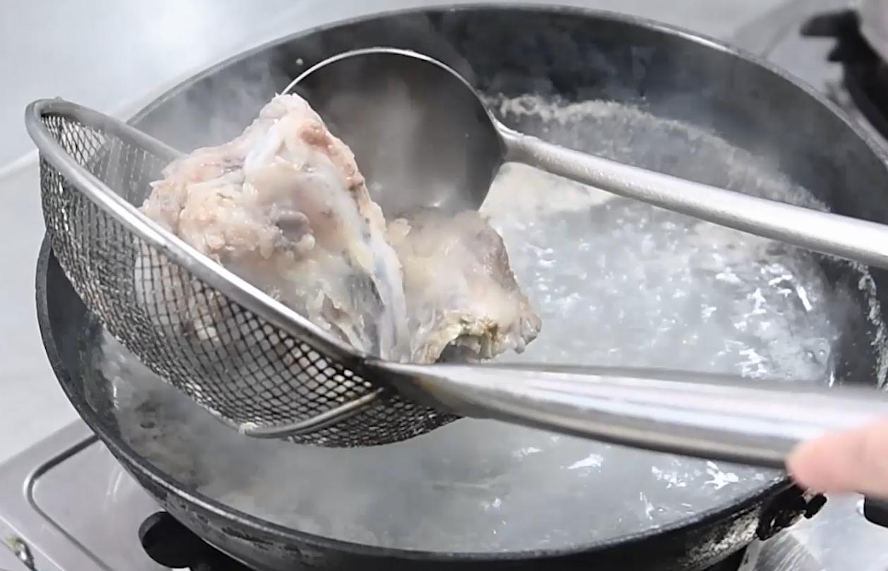 正宗的酸辣粉配方制作视频,酸辣粉的做法大全视频播放