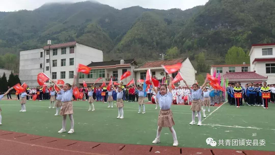 绿茵足球点亮梦想,绿茵点亮梦想足球场上现风采