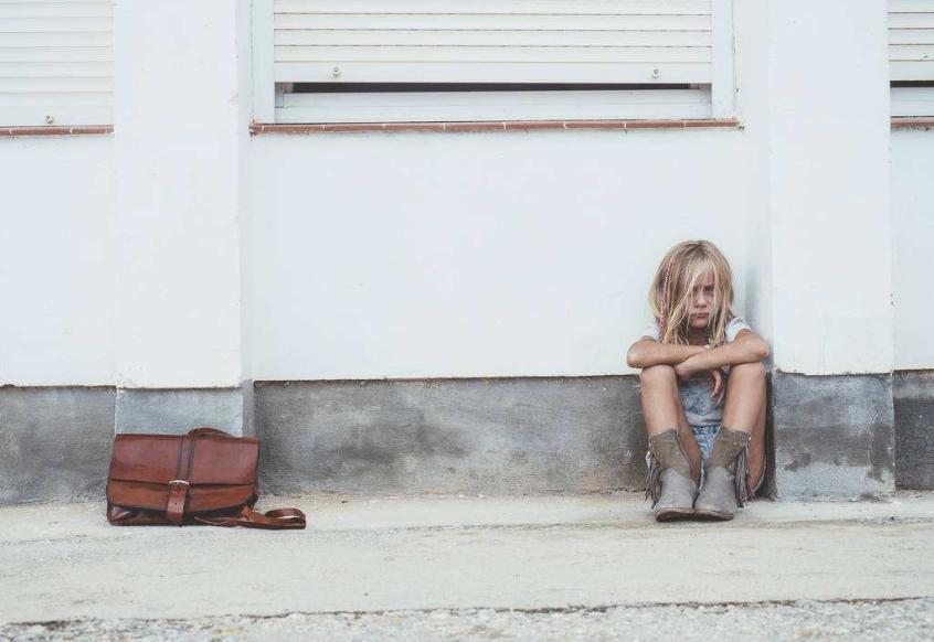 中考前被后爸亲过1次，留下了近10年的心理阴影