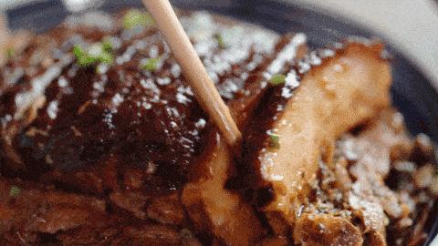 在酒缸里长大的人,泡在酒缸里的人