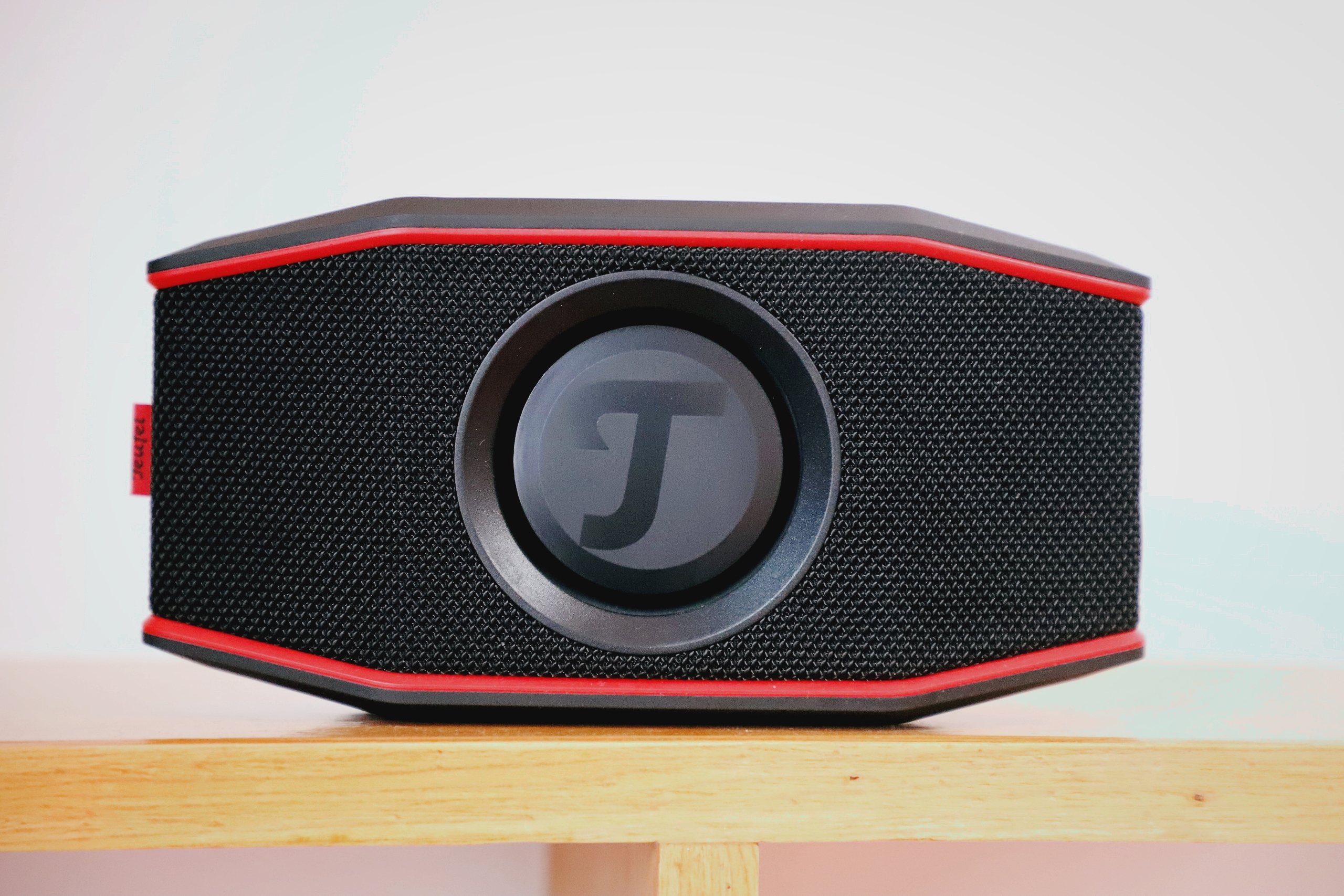 德斐尔小魔盒音质最新评测,jblflip5音箱评测和德斐尔小魔盒