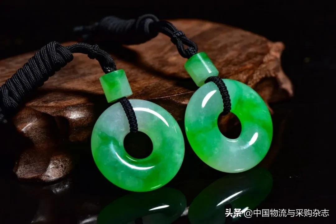 九成以上的翡翠销量通过直播完成?珠宝流通正在经历时代巨变