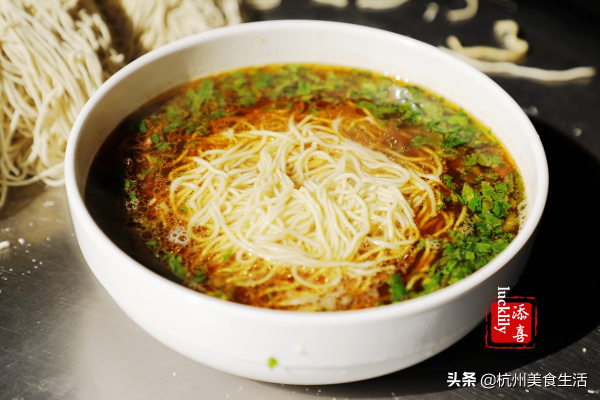 镇江美食三茅宫地锅鸡,镇江美食推荐锅盖面