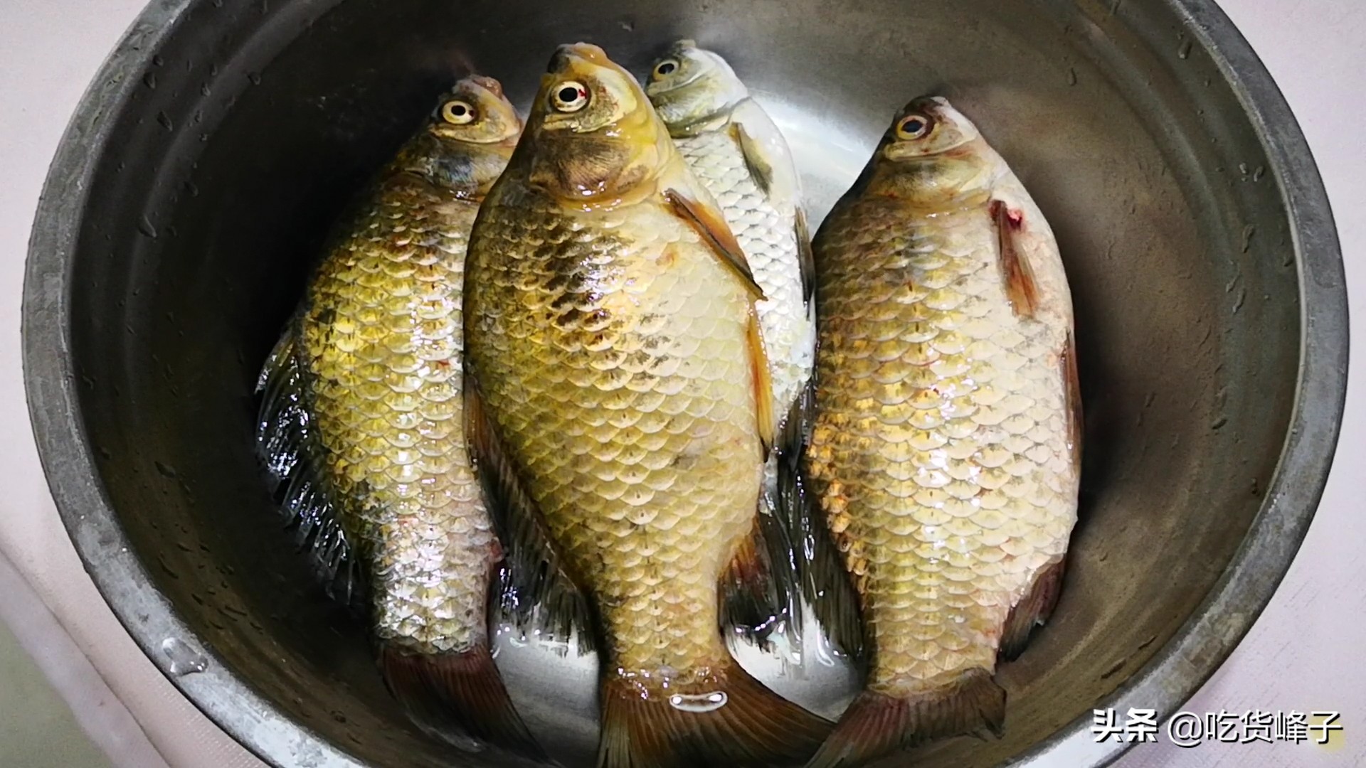 炖鱼去腥只需三种调料,炖鱼去腥的方法