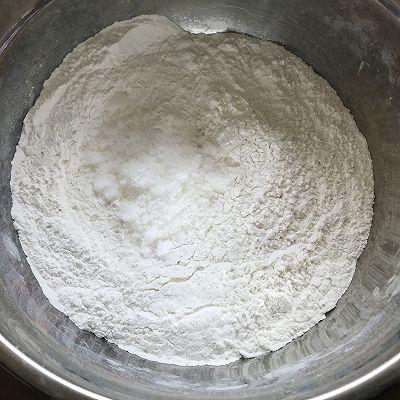 朋友送我一袋粘米粉,和萝卜一起做成糕点,早上煎几块,香!