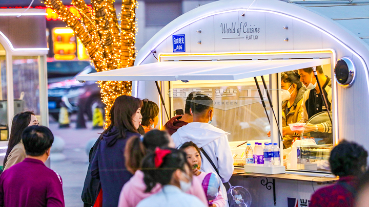 抢抓Z世代消费新风口，葫芦岛兴宫中街“集装箱”主题街游客爆满