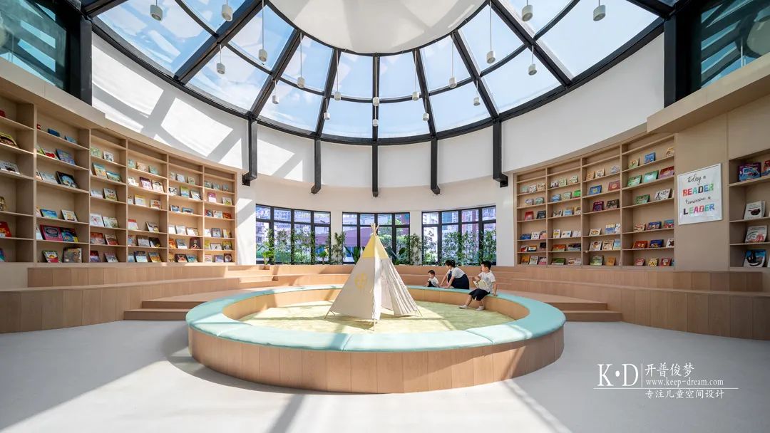 泉州金碧辉煌的幼儿园,泉州幼儿园空间设计效果图