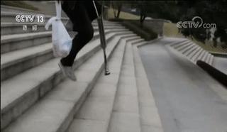 独腿外卖小哥日行四万步,送外卖小哥感动落泪