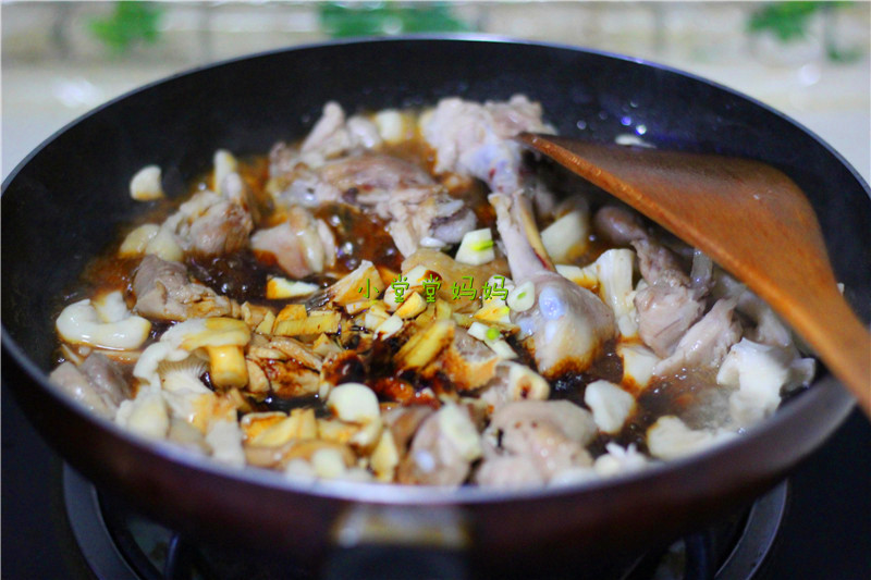 鸡腿汤怎么炖补气血增强免疫力,鸡腿怎么煮有营养简单