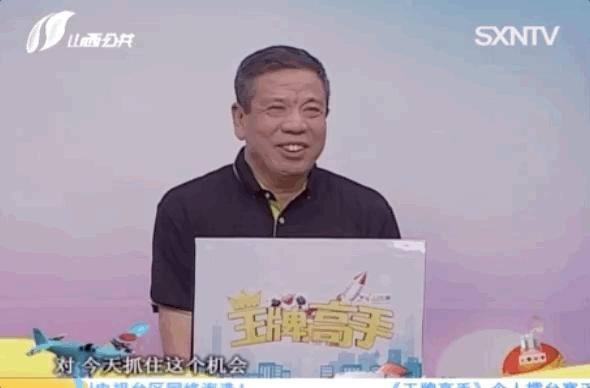 你爸妈看地方台打牌节目的样子，像极了看LOL直播的你